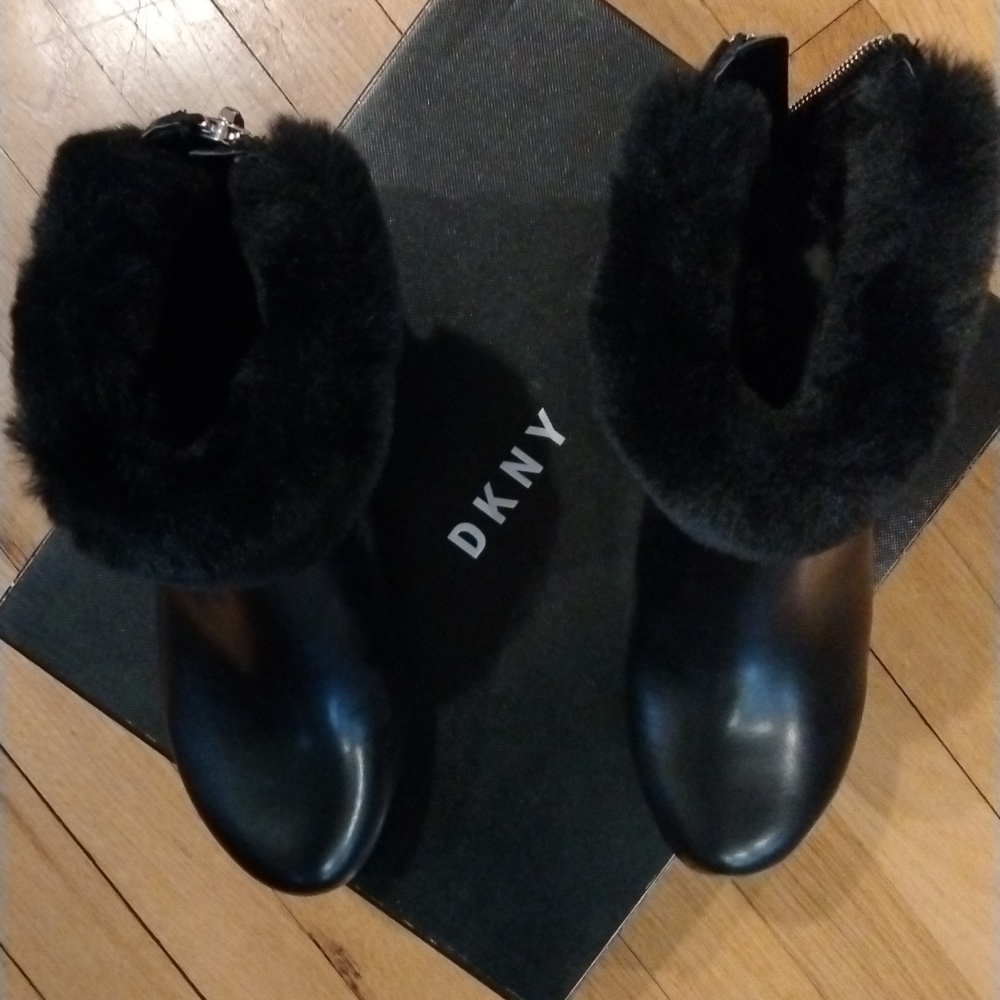 DKNY Abri wedge bootie